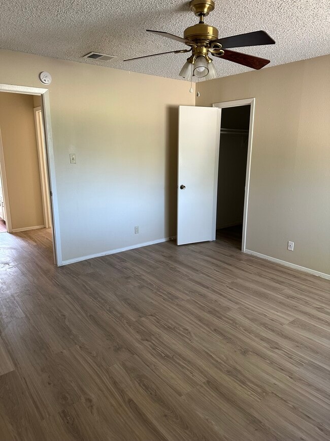 Building Photo - 12609 Tree Line Dr