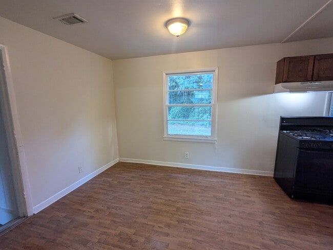 Building Photo - 2194 Baywood Dr SE