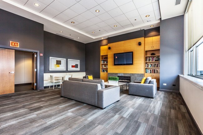 Building Photo - 1901 S Calumet Ave