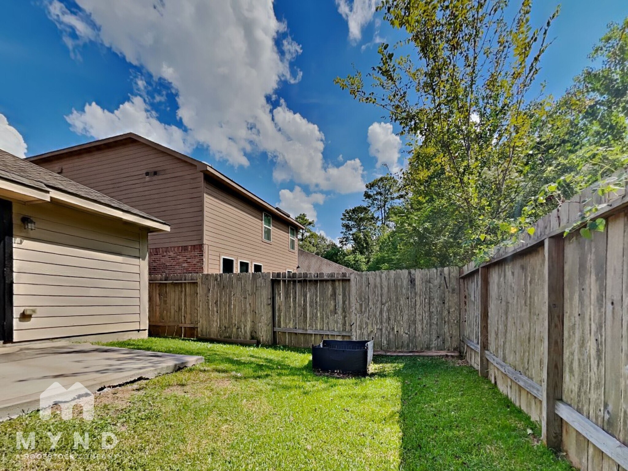 Building Photo - 15911 Newport Pl