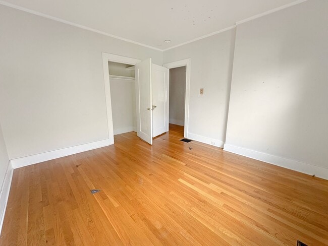 Building Photo - 4 bed 2 bath NE Portland home