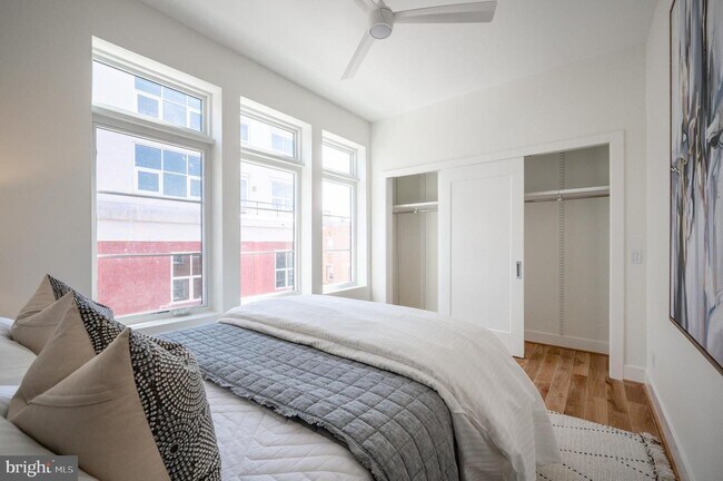 Primary Photo - 2419 Ontario Rd NW