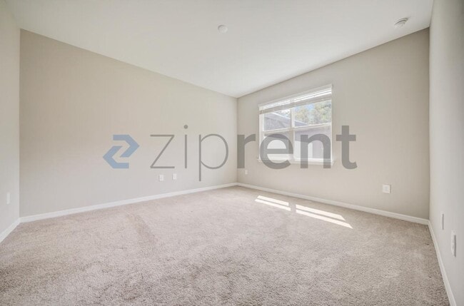 Building Photo - Unit