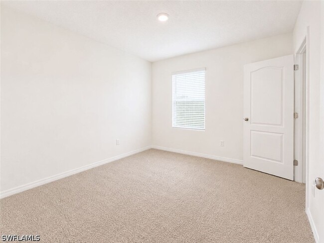 Building Photo - 2736 Dumont Ln