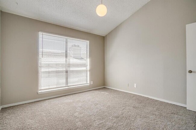 Building Photo - 1000 River Bend Dr