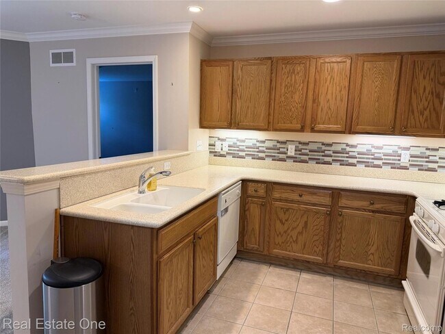 Building Photo - 523 Brookfield Dr