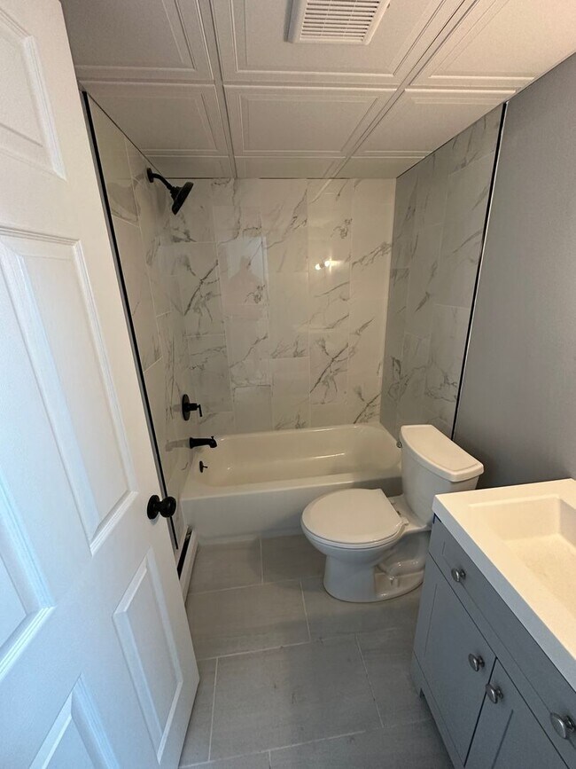 Building Photo - Remodeled Meadowood Condo Unit  3 beds 2 full baths (heat, water, sewer included great value)