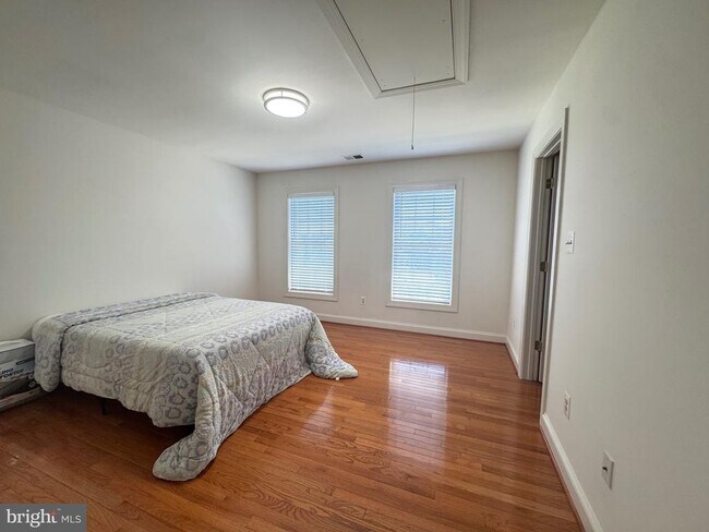 Building Photo - 5117 Sante Fe Ct