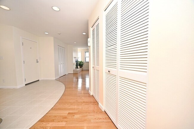 Building Photo - 358-358 Main St