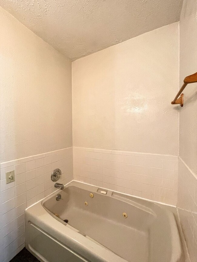 Building Photo - 3 Bed 2 Bath Home in Arlington