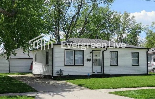 Building Photo - 2023 Ave L