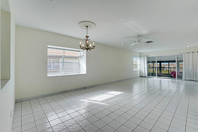 Building Photo - 13679 Date Palm Ct