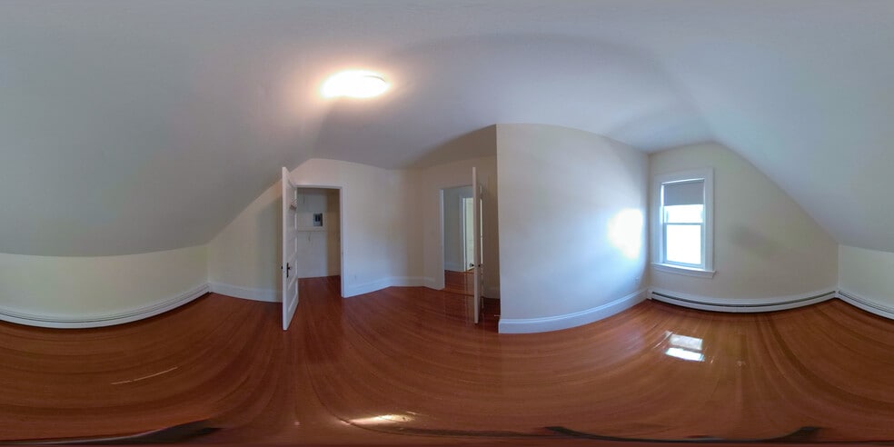 Bedroom - 18 University Ave