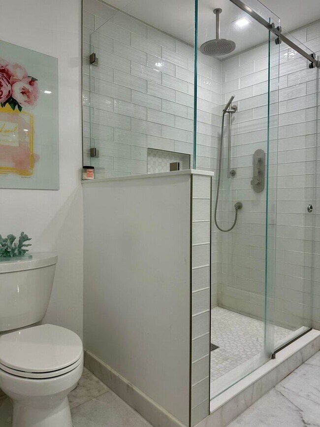 Building Photo - 212 Kings Lynn