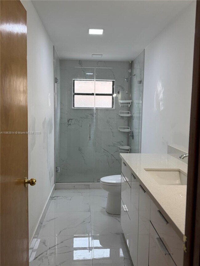Building Photo - 3010 SW 132nd Ave