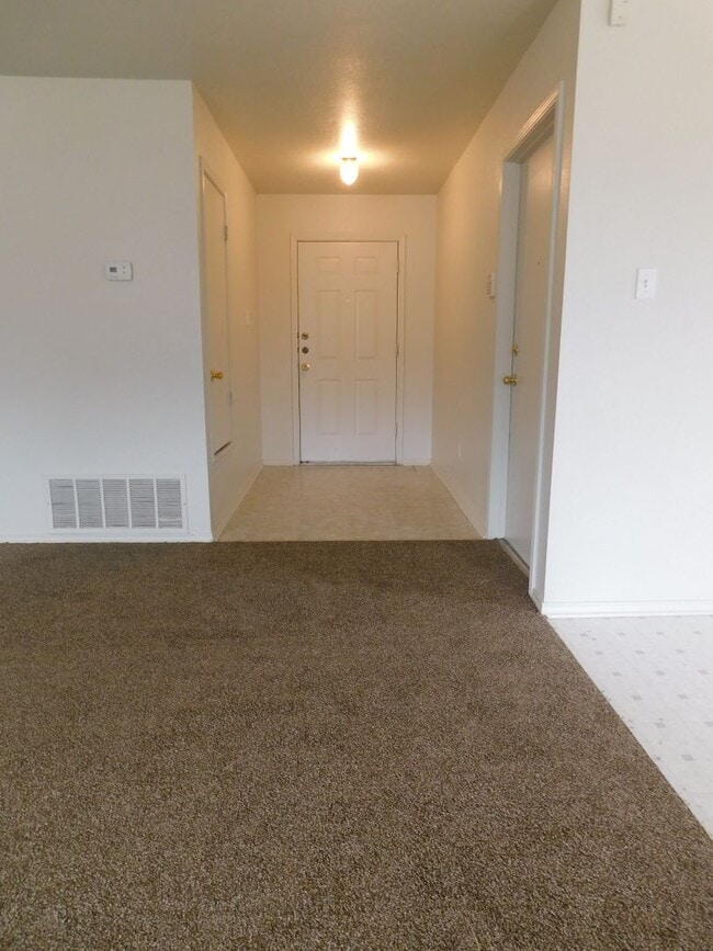 Building Photo - Available NOW!!!! Gorgeous 1 story, 3 bedroom, 2 bath, 1 car garage home. Spacious living room an...