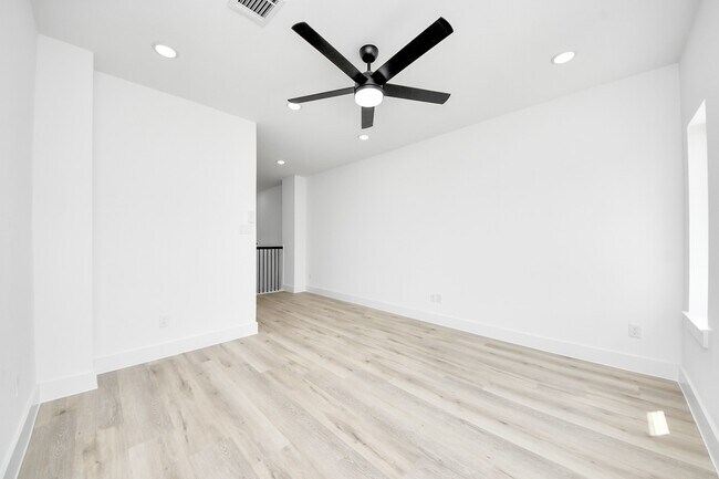 Building Photo - 4410 Allen St