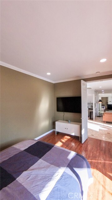 Building Photo - 2575 E 19th St