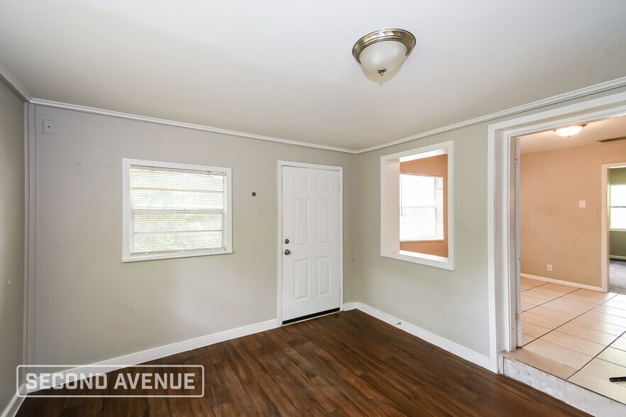 Building Photo - 1544 Breton Rd