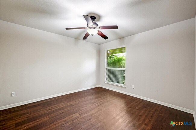 Building Photo - 2500 Highland Haven Dr