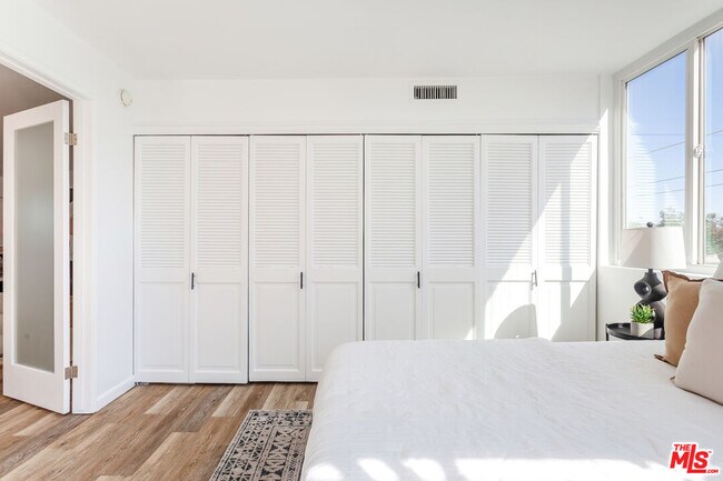 Building Photo - 9950 Durant Dr