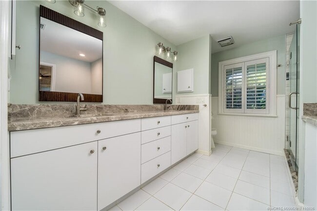 Building Photo - 7 Oakwood Dr