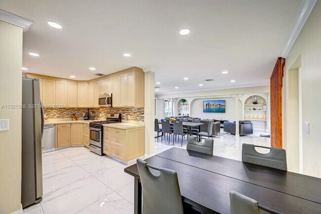 Building Photo - 1020 N 13th Terrace