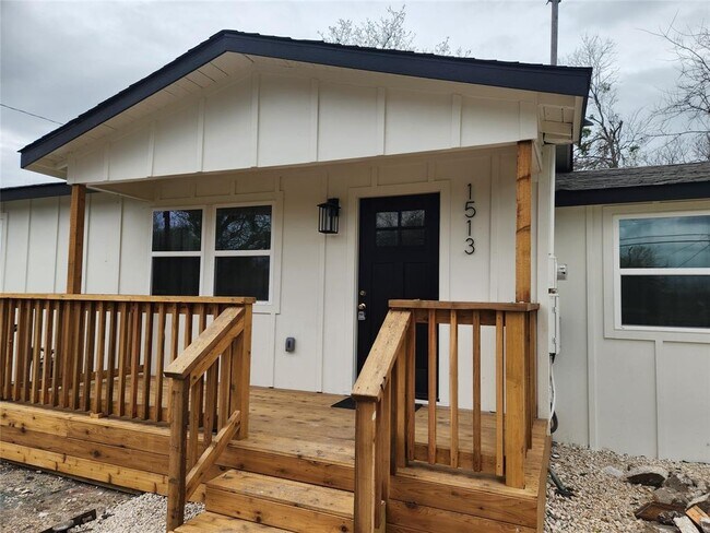 Primary Photo - 1513 McLain St