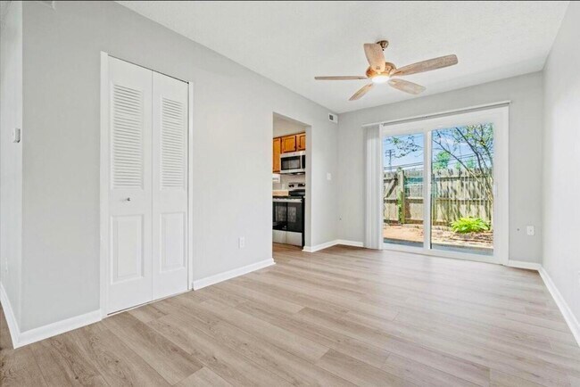 Building Photo - 3500 Warwick Dr