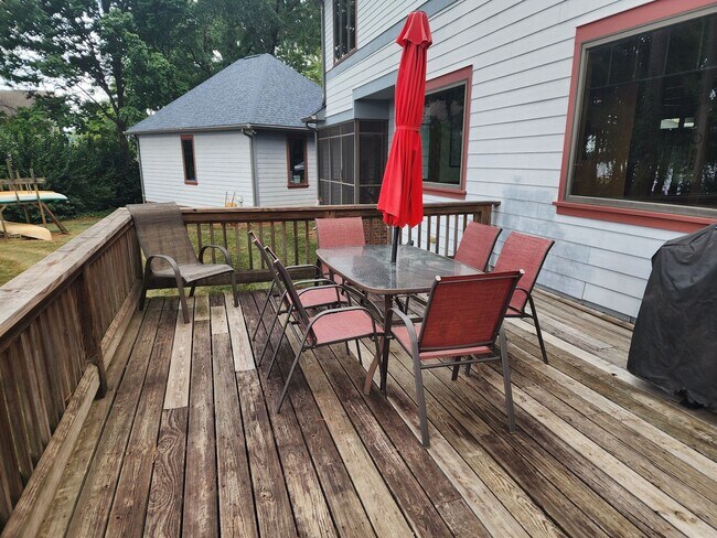 Building Photo - Fully Furnished Lakefront Home