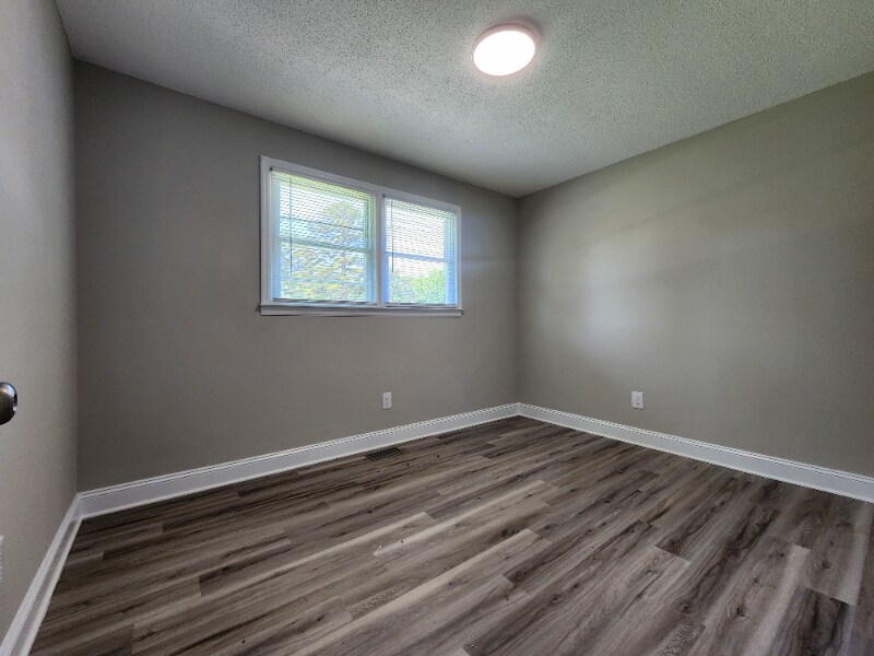Building Photo - 445 Summerland Dr