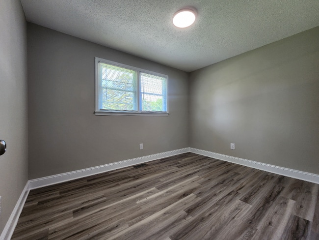 Building Photo - 445 Summerland Dr