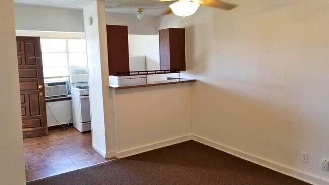 Building Photo - 13433 Topeka St