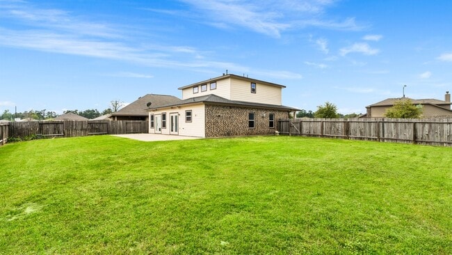 Building Photo - 328 Country Crossing Cir