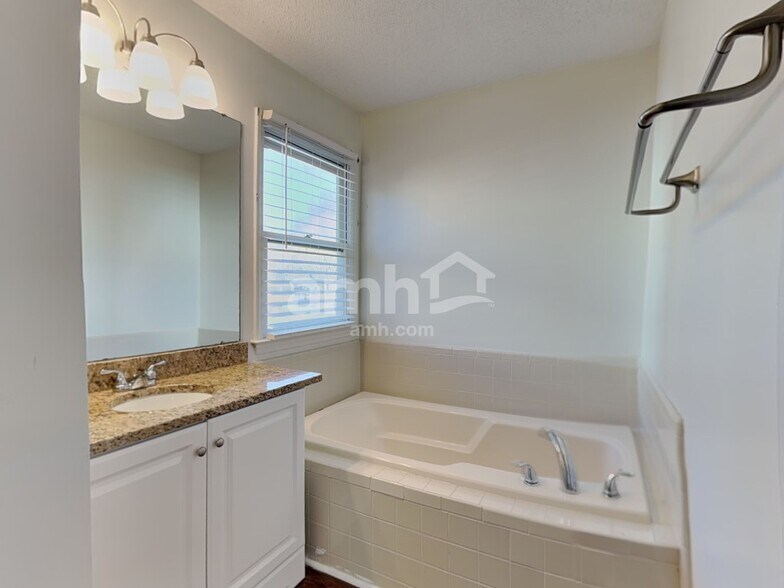 Building Photo - 13029 Greycrest Dr