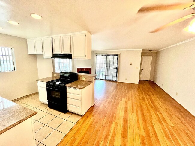 Building Photo - 625 E Palm Ave