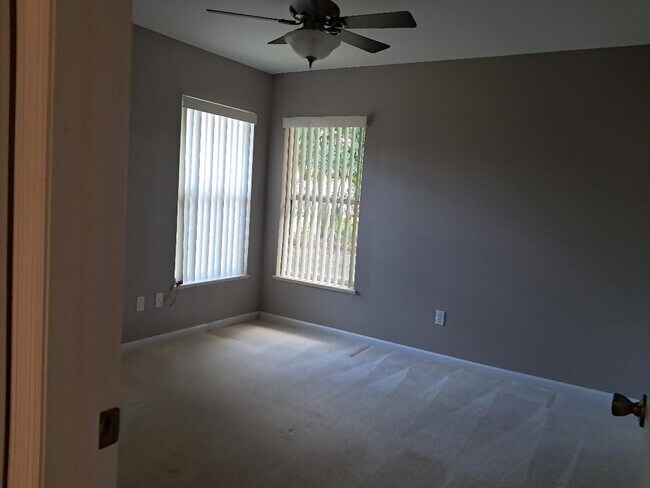 Building Photo - 242 SW Amesbury Ave