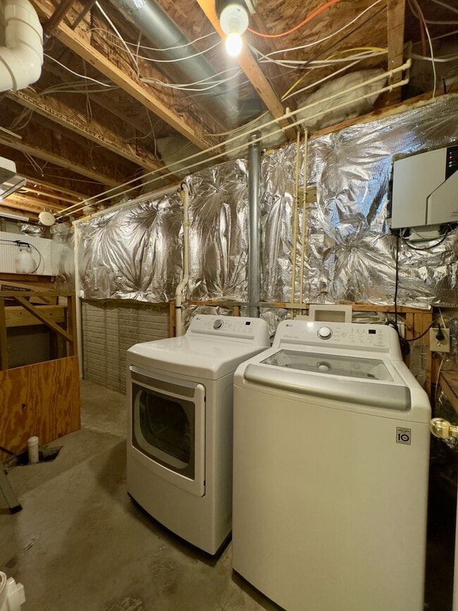 Building Photo - Charming 2 Bedroom/2.5 Bathroom Townhome in Aberdeen, MD!