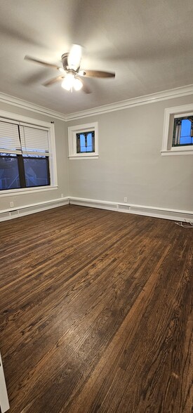 Building Photo - 3827 N Drake Ave