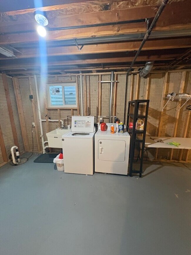 Building Photo - Duplex for Rent in Washington IL - 2 bedrooms/2baths