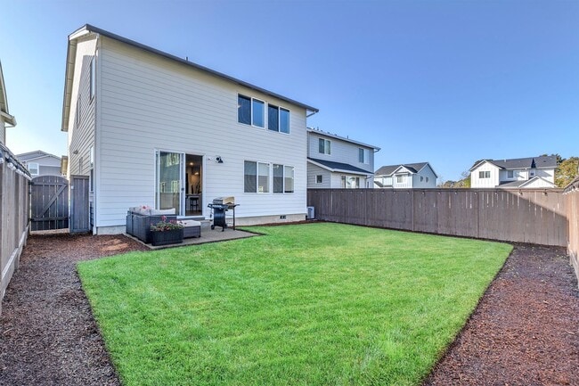 Building Photo - New 4 bedroom, 2.5 bath home in NW McMinnville
