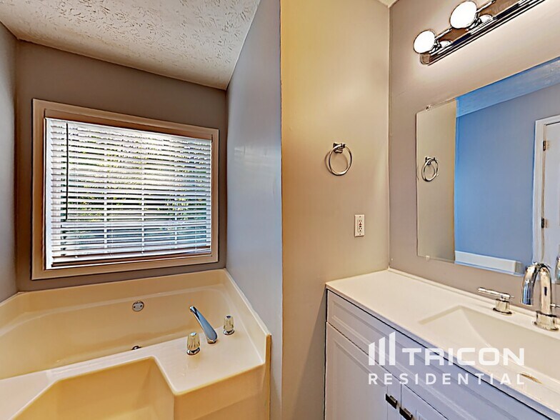 Building Photo - 520 Allens Landing Ct