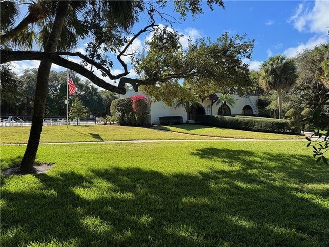 Building Photo - 5601 Jimmy Buffett Mem Hwy