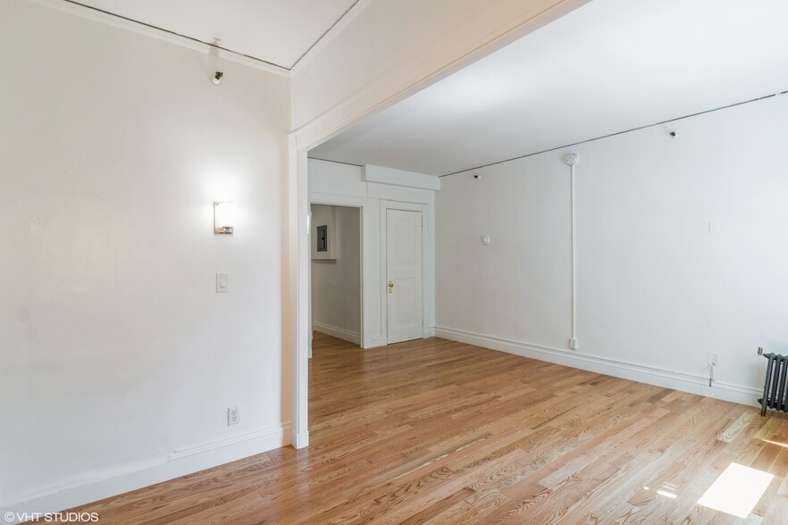 Building Photo - 73 Westland Ave