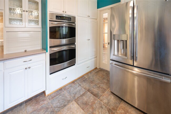 Building Photo - 7546 Maple Tree Dr