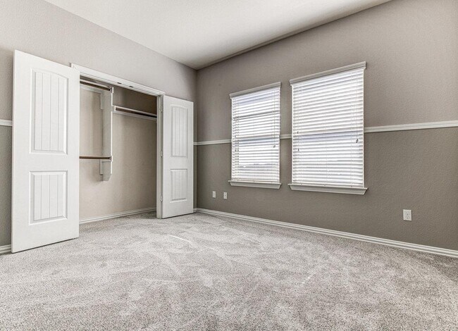 Building Photo - 508 Nogales Ln