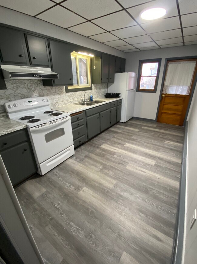 Primary Photo - 403 W Mahanoy St