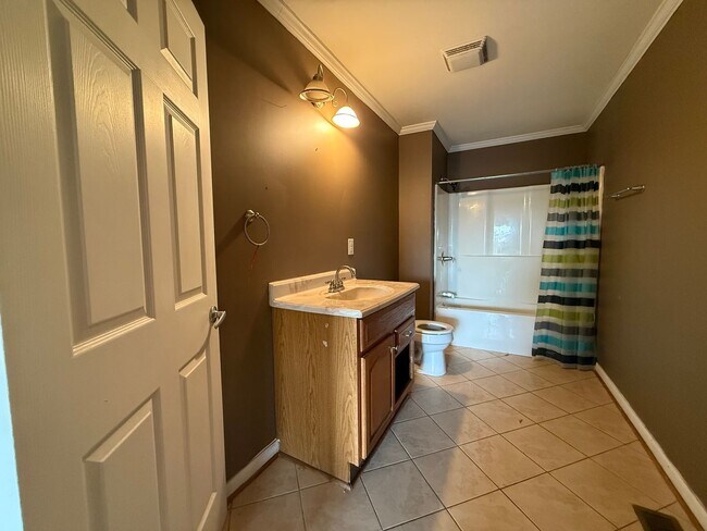 Building Photo - Old Tusculum Rd Apartments