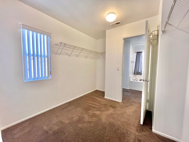 Building Photo - Spacious 4 Bed, 3 Bath Two-Story Home with...