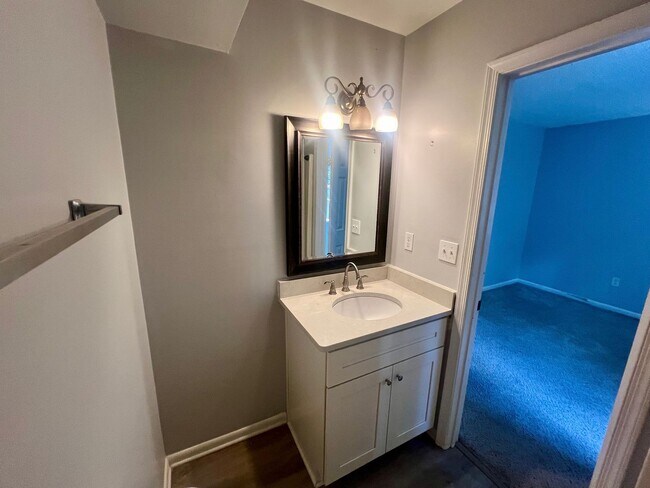 Building Photo - 3BR/3.5BA on the North End
